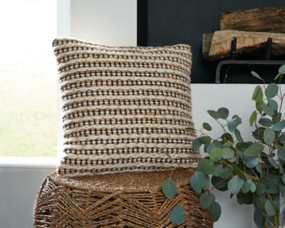 Nealington Pillow 