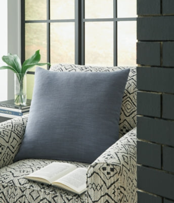 Thaneville Pillow
