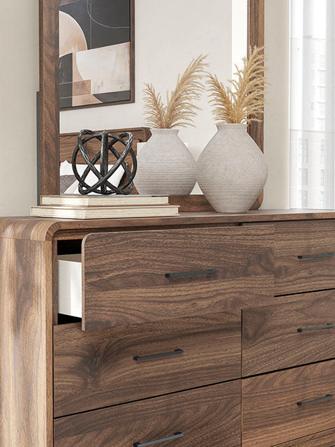 Hollinaze Dresser
