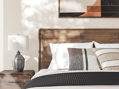 Hollinaze Queen Panel Bed