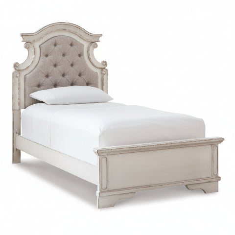Realyn Full Panel Bed