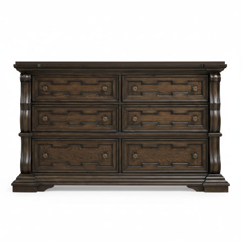 Maylee Dresser